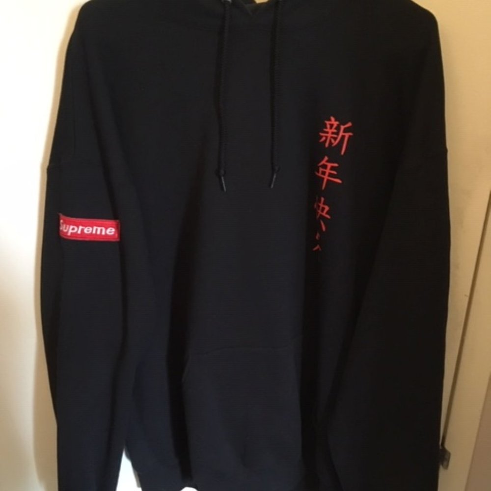 Asian Symbol Supreme sleave patch black hoodie, XL
